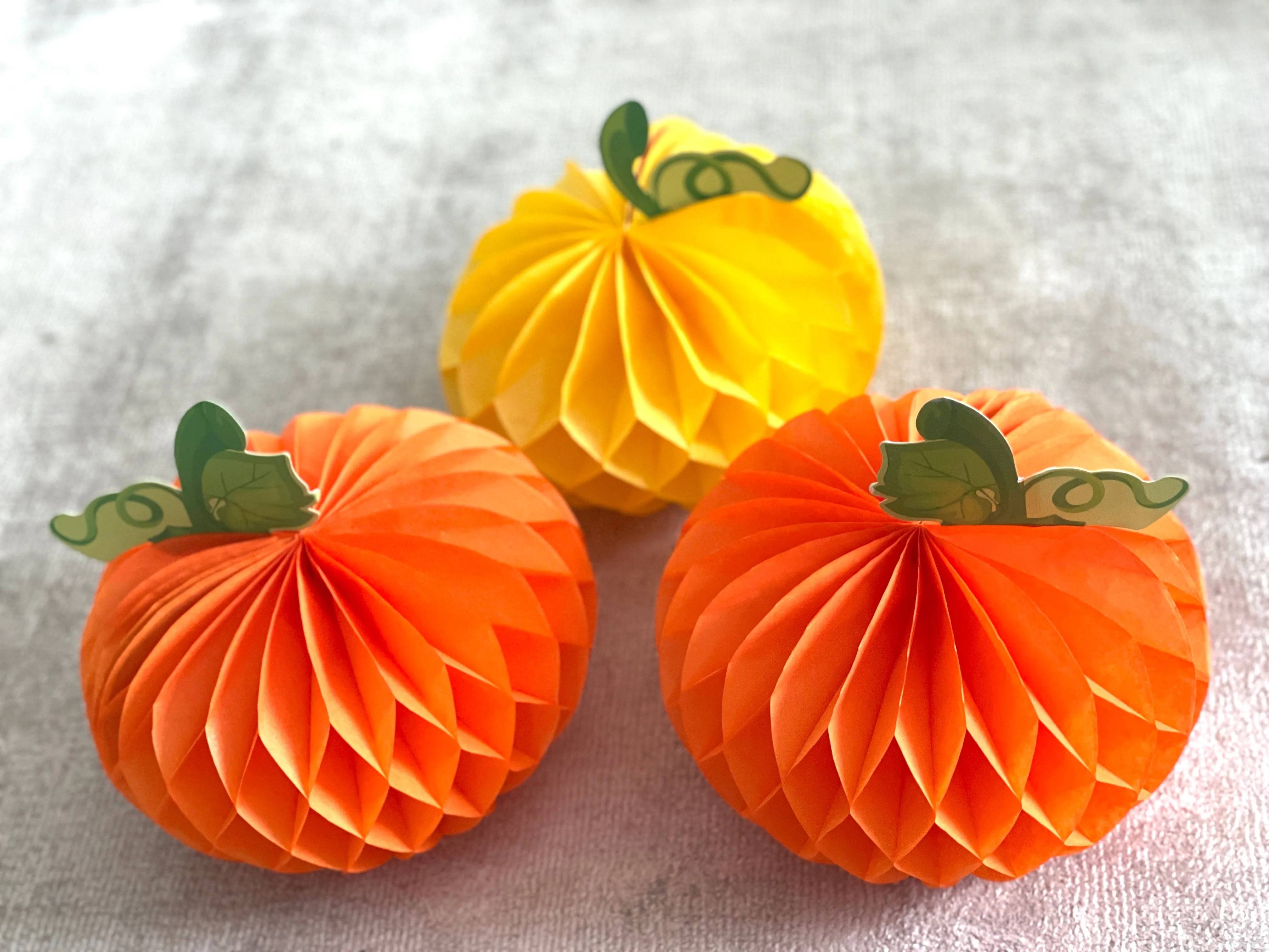 Paper honeycomb pumpkin set of 3 - beautiful Halloween - Fall decoration