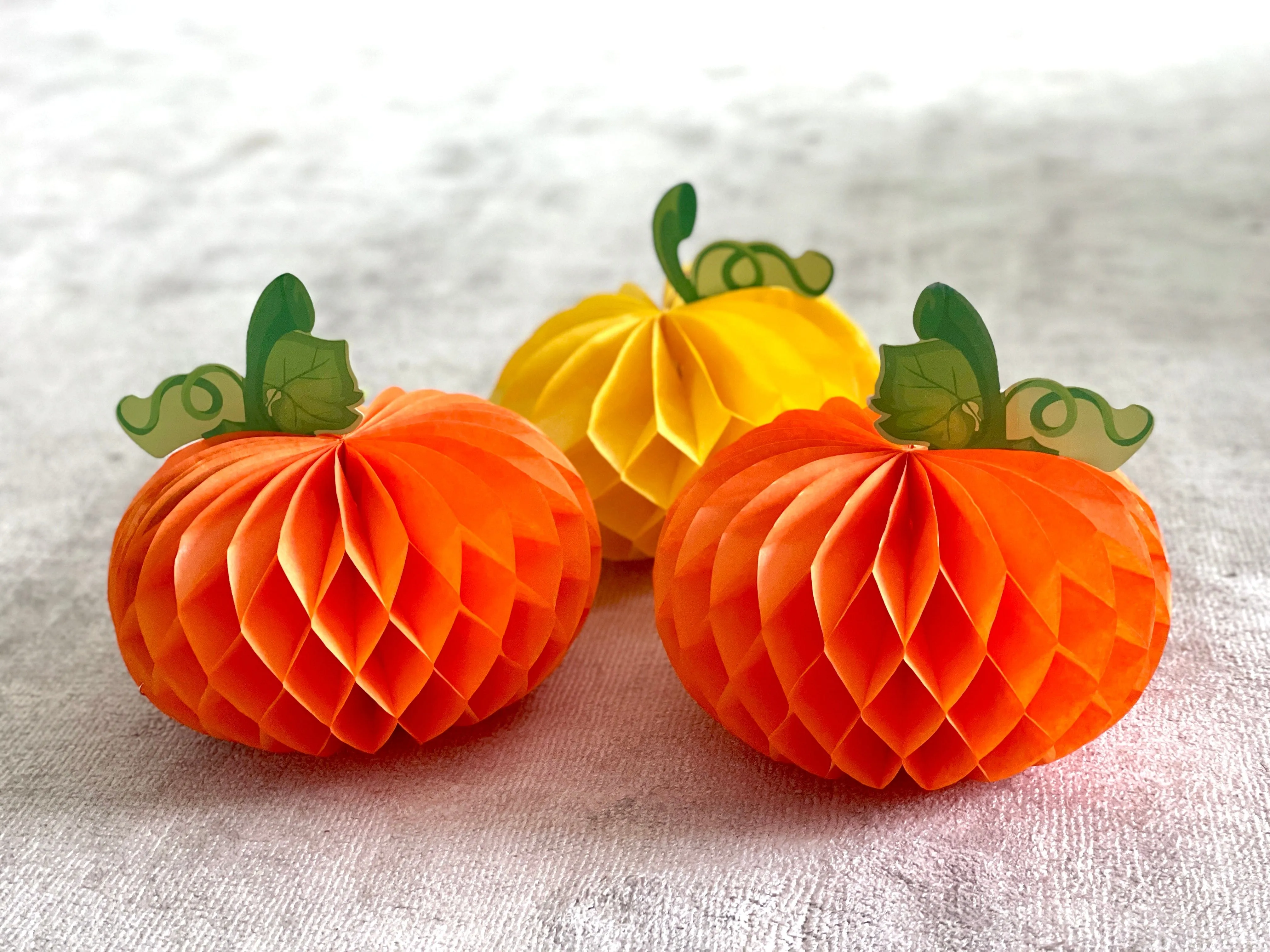 Paper honeycomb pumpkin set of 3 - beautiful Halloween - Fall decoration